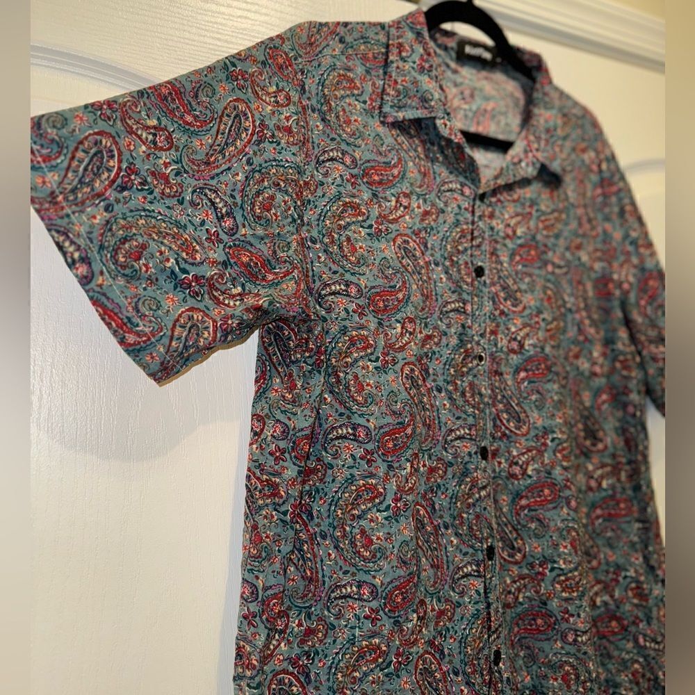 PAISLEY Button Up - Picture 3 of 6